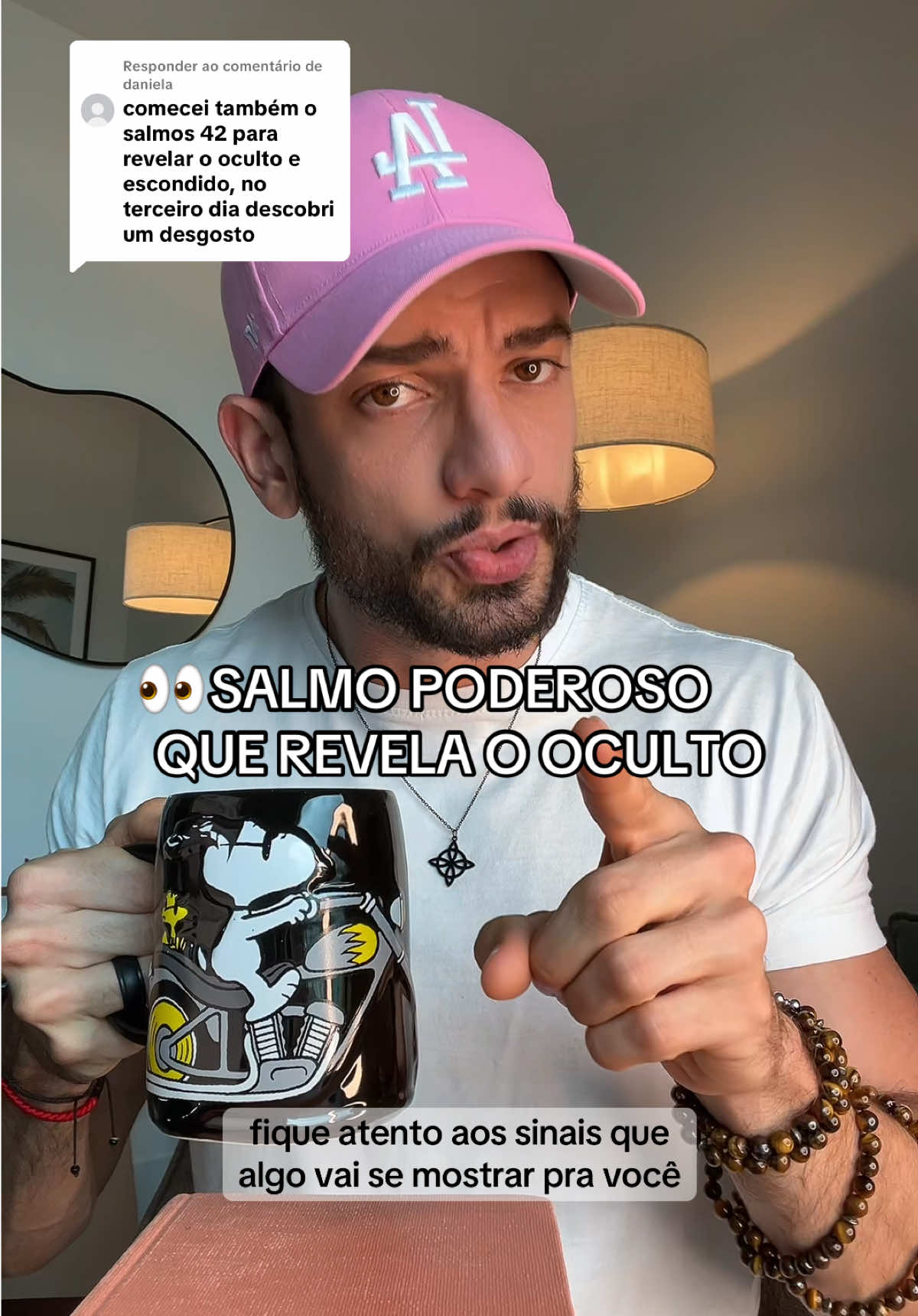 Respondendo a @daniela  SALMO PODEROSO PARA REVELAR O QUE ESTÁ OCULTO 👀✨ PASSO A PASSO DE ATIVAÇÃO 	1.	Abra a Bíblia no Salmo 42. 	2.	Leia o salmo inteiro em voz alta. 	3.	Enquanto lê, peça a Deus que a verdade seja revelada. 	4.	Declare com fé: 👉 “Toda mentira seja exposta. Toda verdade escondida venha à luz. Nada fica oculto diante de Deus.” 	5.	Repita esse ritual todos os dias até sentir clareza no coração. 📖 SALMO 42 COMPLETO 1 Como o cervo brama pelas correntes das águas, assim suspira a minha alma por ti, ó Deus! 2 A minha alma tem sede de Deus, do Deus vivo; quando entrarei e me apresentarei ante a face de Deus? 3 As minhas lágrimas servem-me de mantimento de dia e de noite, porquanto me dizem constantemente: Onde está o teu Deus? 4 Quando me lembro disto, dentro de mim derramo a minha alma; pois eu havia ido com a multidão, fui com eles à casa de Deus, com voz de alegria e louvor, com a multidão que festejava. 5 Por que estás abatida, ó minha alma, e por que te perturbas em mim? Espera em Deus, pois ainda o louvarei na salvação da sua presença. 6 Ó meu Deus, dentro de mim a minha alma está abatida; por isso lembro-me de ti desde a terra do Jordão, e desde o Hermom, desde o pequeno monte. 7 Um abismo chama outro abismo, ao ruído das tuas catadupas; todas as tuas ondas e vagas têm passado sobre mim. 8 Contudo, o Senhor mandará de dia a sua misericórdia, e de noite a sua canção estará comigo: a oração ao Deus da minha vida. 9 Direi a Deus, a minha rocha: Por que te esqueceste de mim? Por que ando de luto por causa da opressão do inimigo? 10 Como com ferida mortal em meus ossos me afrontam os meus inimigos, quando todo o dia me dizem: Onde está o teu Deus? 11 Por que estás abatida, ó minha alma, e por que te perturbas dentro de mim? Espera em Deus, pois ainda o louvarei, ele é a salvação da minha face e o meu Deus. 💫 #salmo #salmos #biblia #versiculosbiblicos #simpatia 