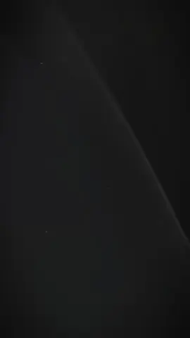 Đừng kỳ vọng gì ở một trái tim đã không còn chỗ để vỡ, cũng đừng cố bước vào đó, vì nó đã biết sợ , sợ nhất là lặp lại. 