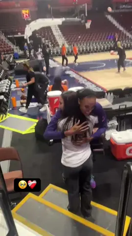 to my first favorite player, my first jersey, the first player i met, the reason i got hooked: thank you for all you. you’re truly a goat of the game 🥹🐐 || #dewannabonner #WNBA #womensbasketball #mohegansunarena #connecticutsun 