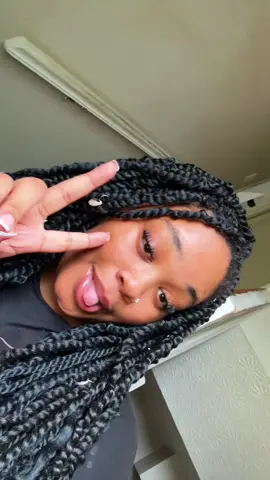 I’m some fine shyt ♡♡♡♡♡#prettysmiles 