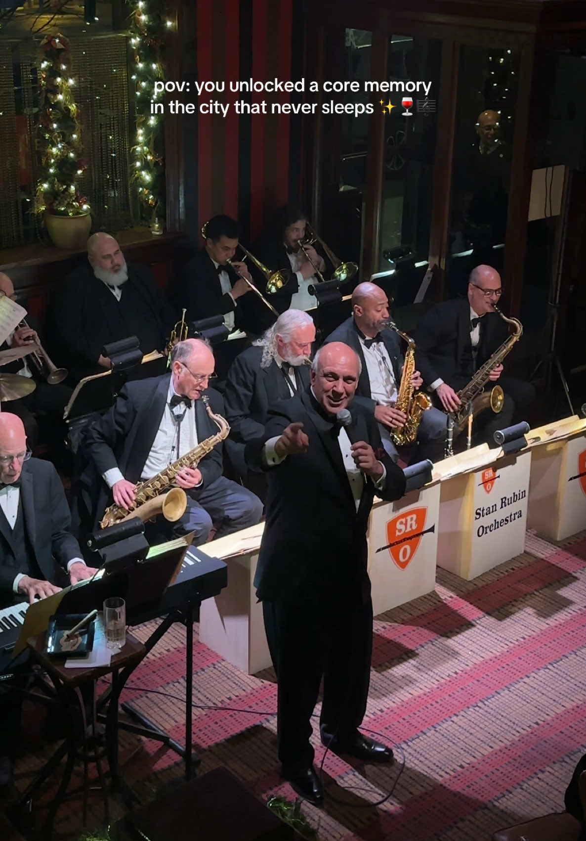 send this to someone you want to experience Sinatra saturdays with🎶the guy at the end trying to be nice but ruining the most iconic part of the song we were all waiting for lol 🤣 #nyc #sinatrasaturdays #newyork #jazzclub #cigarlounge @The Carnegie Club 