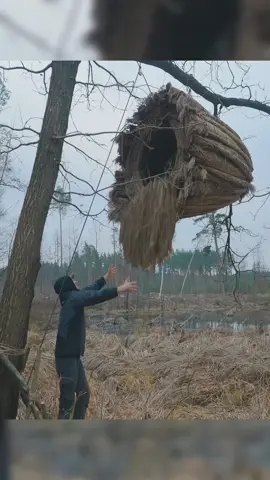 Step  Final stage of building a reed survival nest above water 🌿🏞️ A natural tree shelter designed for protection, comfort, and blending with the wild. Using nature’s resources to craft a safe, elevated hideout. 🛖✨ #bushcraft #survival #shelterbuilding #outdoorlife #nature 