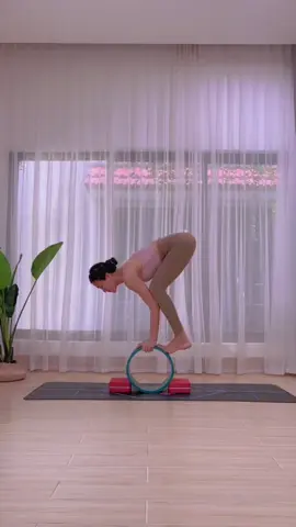 test độ cứng cáp của vòng yoga bản 20cm với tư thế bọ cạp trên vòng cùng em nha #yoga #louisyoga #camnangyoga #vongyogaban20cm #vongtapyoga 