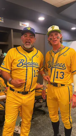 Anybody know this guy?! He took my number 😂🤘🏼 #baseball #ozzieguillen #daltonmauldin #savannahbananas 