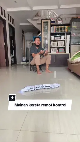 Beli mainannya 1 yang hepi 2, anak dan bapak nya 🤭🤭🤭 #mainanremotkontrol #keretaremotkontrol #mainankereta 