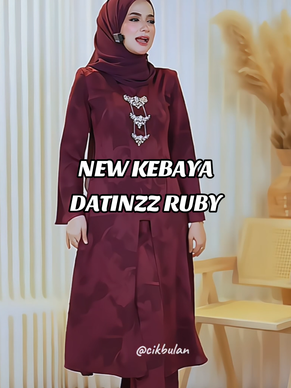 🌸 Kebaya Labuh Ala Kurung Riau 🌸 Design eksklusif dengan cutting ala kurung riau yang memang nampak anggun bila disarung ✨ Material uragiri embossed – mewah, terletak cantik & kemas. 💫 Limited edition, sekarang ni memang ramai tengah grab! #cikbulan #sunsetsclozettehq #sunsetsclozette #kebaya #kebayamodern 
