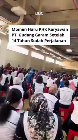 PHK Masal Gudang Garam Dihantam cukai & rokok ilegal. Negara naikin cukai semangat, tp berantas rokok ilegal lemah syahwat.  Perusahaan yg taat peraturan, bayar cukai sesuai aturan, malah terkapar kalah saing sama perusahaan ilegal.  Bersaing secara sehat di negara yg sakit memang berat  #gudanggaram #phk #beritahariini  #fyp #viral 