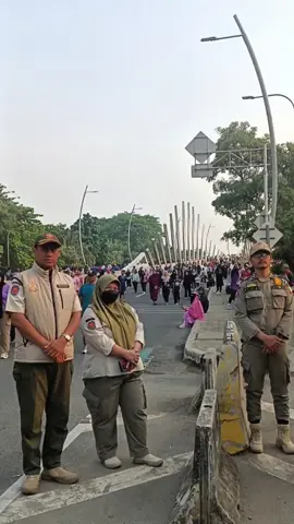 Pengamanan Car Free Day Di Jl. Ahmad Yani Kota Bekasi Minggu, 7 September 2025. @Kementerian Dalam Negeri RI @Tri Adhianto   @Abdul Harris BOBIHOE  @SATPOL PP PROVINSI JAWA BARAT  @humas.jabar  @bekasikeren.id  #satpolppkotabekasi #pengamanan #carfreeday #kotabekasi #bekasikeren 