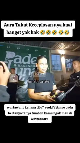 iwet be like  : untung guwe pergi duluan kalo ngak nasib gw kayk melani  di kerumunin wartawan  🤣🤣 #MOONtotheMAX 