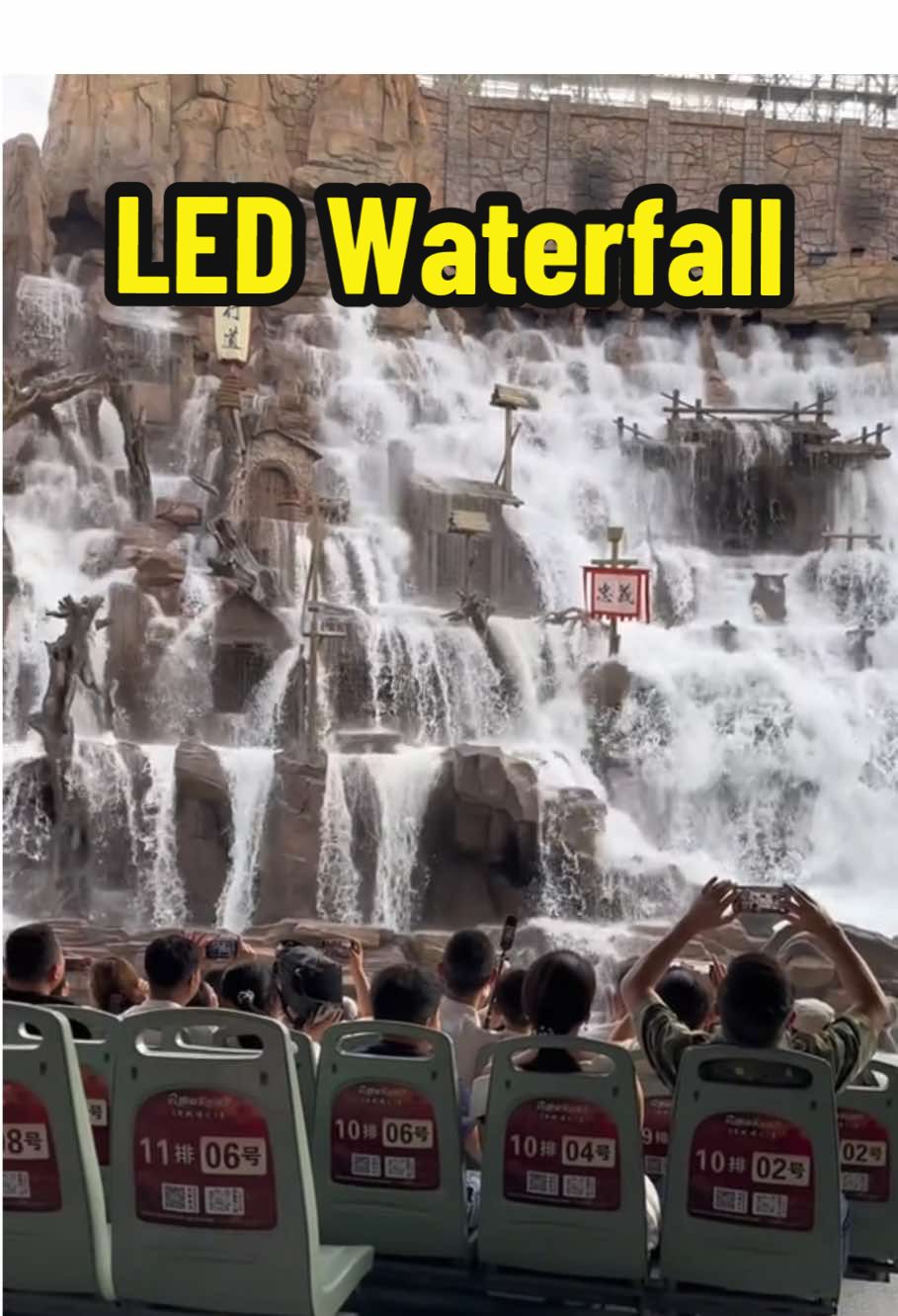 1. Revolutionizing the stage! A giant LED screen 