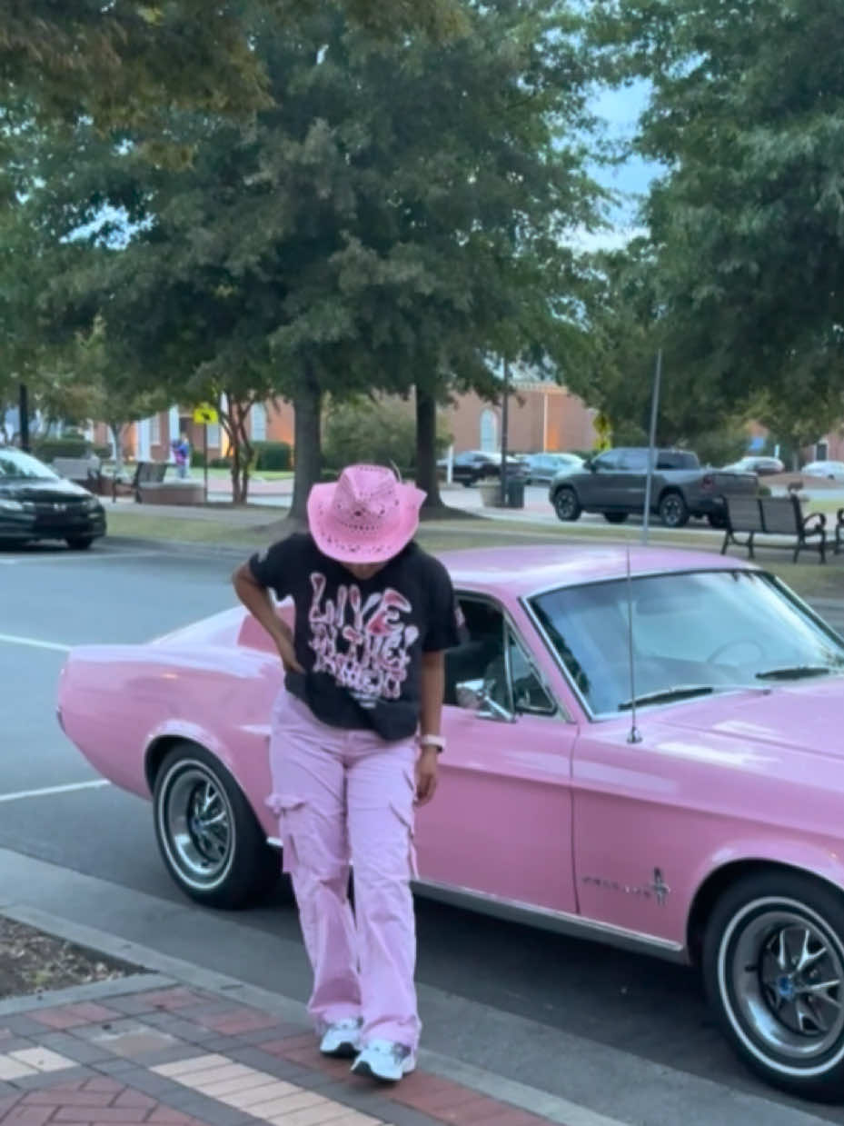 Mi primera vez en Goldsboro, NC!!! Sabado por la noche en el Downtown 🙂‍↕️👌🏽 muy buenooooo !! Solo que el clima no estuvo a mi favor, pero muy bonito!!! #goldsboronorthcarolina #kattyeunice #placestovisitinnorthcarolina #foryou #parati 