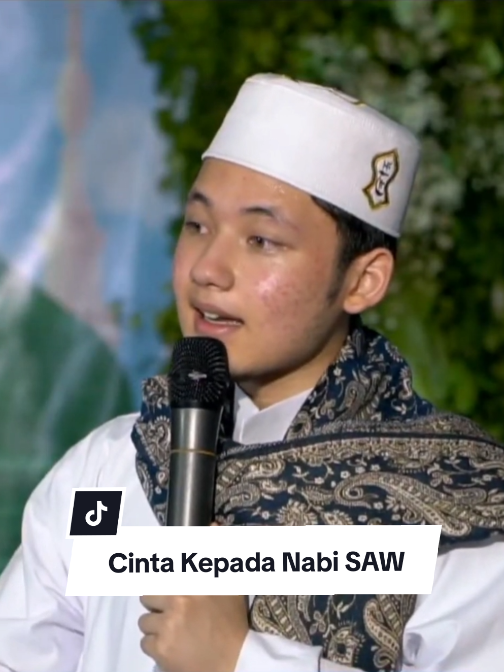 Allah SWT berfirman: قُلْ اِنْ كُنْتُمْ تُحِبُّوْنَ اللّٰهَ فَاتَّبِعُوْنِيْ يُحْبِبْكُمُ اللّٰهُ وَيَغْفِرْ لَكُمْ ذُنُوْبَكُمْ ۗ وَاللّٰهُ غَفُوْرٌ رَّحِيْمٌ Artinya: “Katakanlah (Muhammad), “Jika kamu mencintai Allah, ikutilah aku. Maka niscaya Allah akan mencintaimu dan mengampuni dosa-dosamu. Dan Allah Maha Pengampun dan Maha Penyayang.”  (QS ali-Imran : 31) Cr :yt/shofwaturrahmanofficial #maulidnabi #sayyidalwiassegaf #alwiyoshidaassegaf03 #alwiyoshidaassegaf #fsaai 