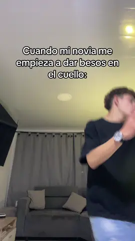 Que me hagan eso es un peligro #novia #novios #foryoupage #humor #besosenelcuelloo 