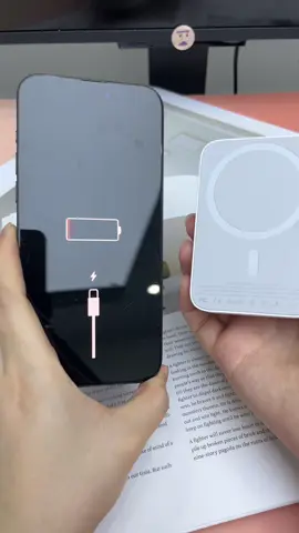 No Cables, No Hassle—Just Snap and Charge#powerbank #fastchargingpowerbank #minipowerbank #wirelesspowerbank #magneticpowerbank 