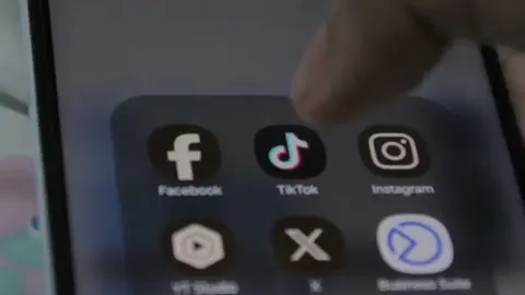 #SocialMediaInfluenceOnPolitics #fyp #foryoupage #Soembarassingdawg #😭😭 