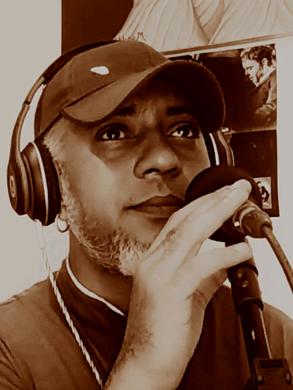 A exigência com repertório está inexoravelmente ligada a importância que dou às palavras, por que sei que elas, sejam em forma de discurso ou em letras de música, podem mudar uma vida, salvá-la, como muitas vezes salvou e ainda salva a minha.  Muito obrigado por sua música, @Lorena Grego 🎶🎙️ 