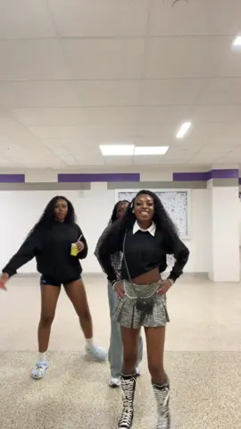 girl throw that wham in a circle🙂‍↕️ #trend #dance #foryoupage 