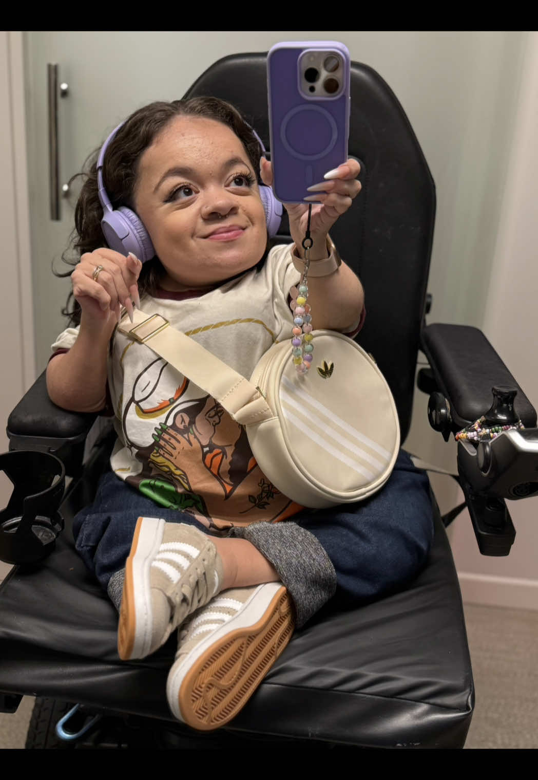 My favorite headphones @JBLAudio broke 24 hours before my business trip flight ✈️. I ordered them immediately on @Amazon & arrived just in time! #unboxing #travel #jayandpamela #jbl #asmr 