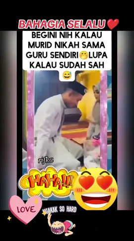 begini nih kalau murid nikah sama guru sendiri,lupa kalau sudah sah🤭kebiasaan salaman duluan kalau ketemu🙏😂#hiburan 