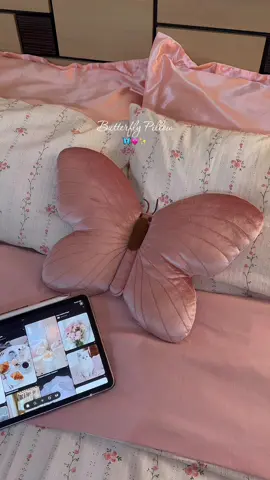 so comfy💓 #fyp #pillow #pinkaesthetic #softgirl #butterfly 