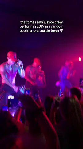 Insane actually bc why were they shirtless 😭😭 #australia 