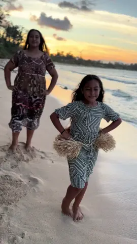 Her sister at the end…#tahitian#tahiti#oritahiti#polynesian#polynesiandancing