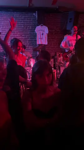 I promise the band was amazing this is just my face #thebluebeet 