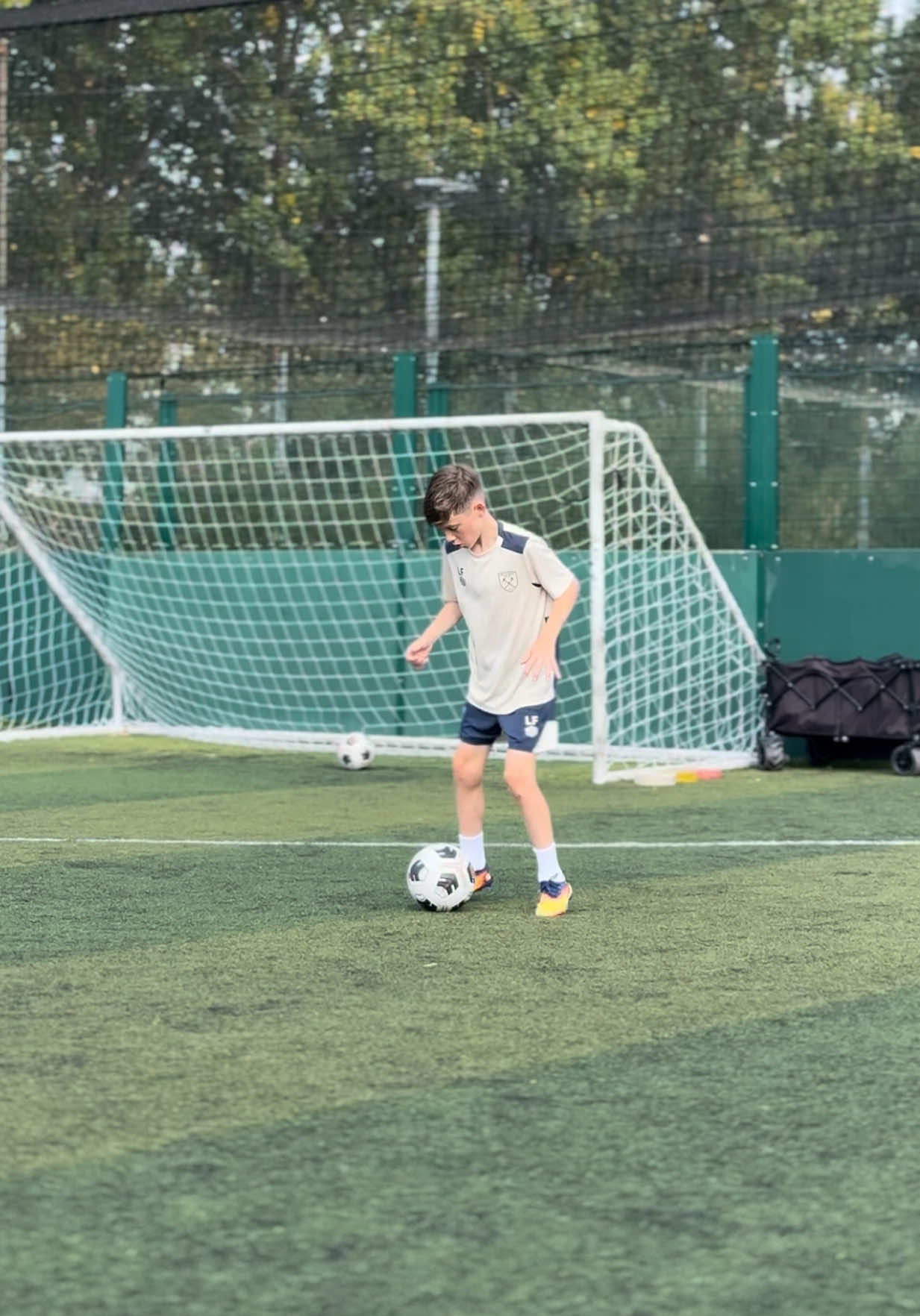 Wait for the strike at the end ⚡️🎯 #football #footballcoach #footballskills #Soccer #soccerskills    
