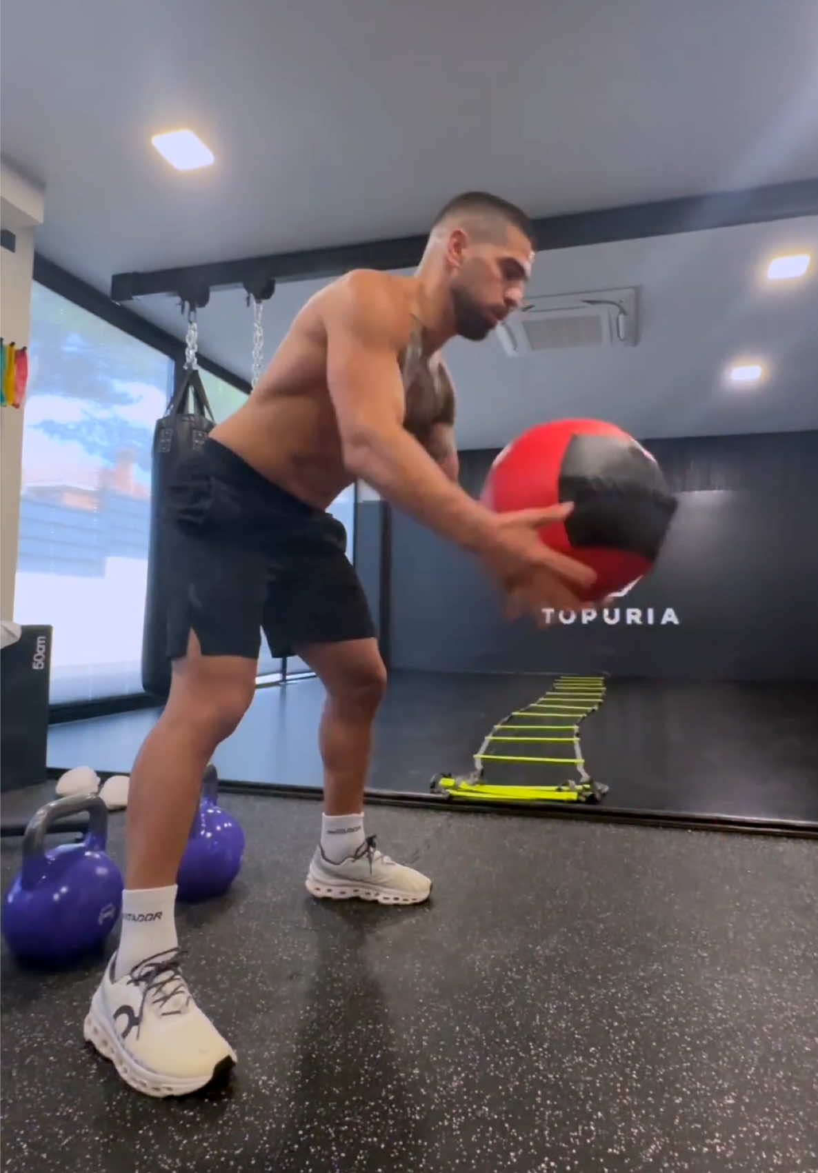 No se falla ni el domingo. ¿Tú ya has entrenado hoy? No skipping, not even on Sundays. Have you trained today?