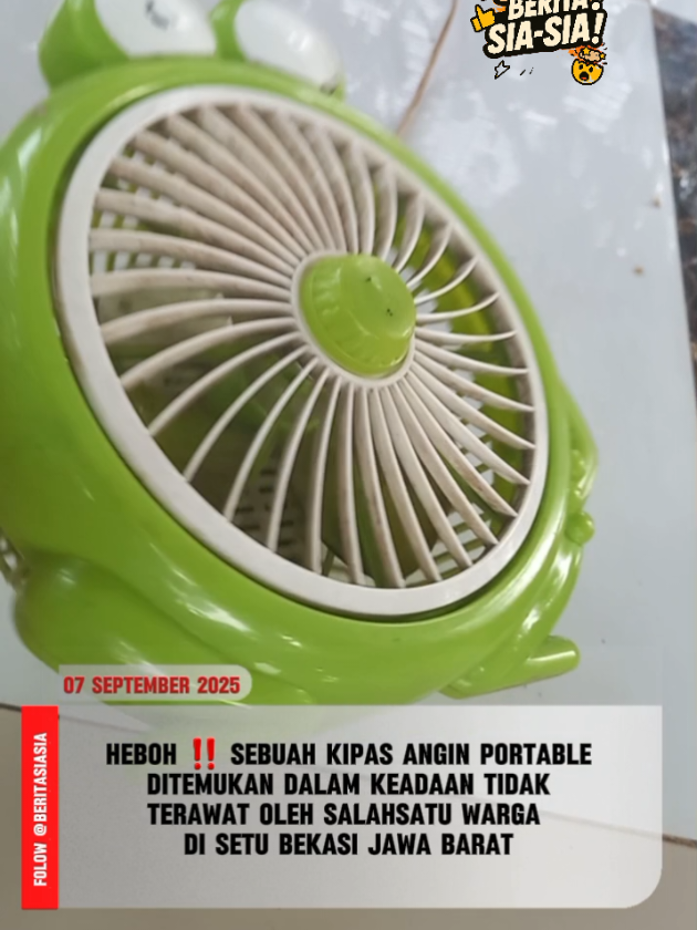 HEBOH ‼️ SEBUAH KIPAS ANGIN PORTABLE DITEMUKAN DALAM KEADAAN TIDAK TERAWAT OLEH SALAHSATU WARGA DI SETU BEKASI JAWA BARAT Sebuah kipas angin portable tanpa merk ditemukan seorang warga di Setu Bekasi Jawa Barat dalam keadaan sangat tidak terawat. Minggu [07/09/2025] Kipas angin berbentuk katak hijau tersebut tampak lusuh dan berdebu hingga kabel mulai berkarat. Sampai berita ini diturunkan, kipas angin itu masih belum di bawa ketukang service. #berita #beritaterkini #beritaviral 
