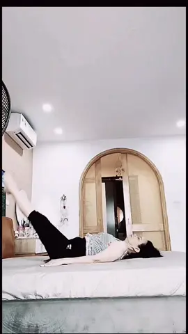 Yoga mang lại sự thư giãn, giúp tâm trí an yên và cơ thể dẻo dai. Tập yoga đều đặn tăng cường sức khỏe, cải thiện hô hấp, giảm căng thẳng, nâng cao sự tập trung. Đây là phương pháp tuyệt vời để cân bằng tinh thần và thể chất, nuôi dưỡng năng lượng tích cực #yoga #amnhacvacamxuc #suckhoechomoinguoi #banbe #kỷ niệm xưa 