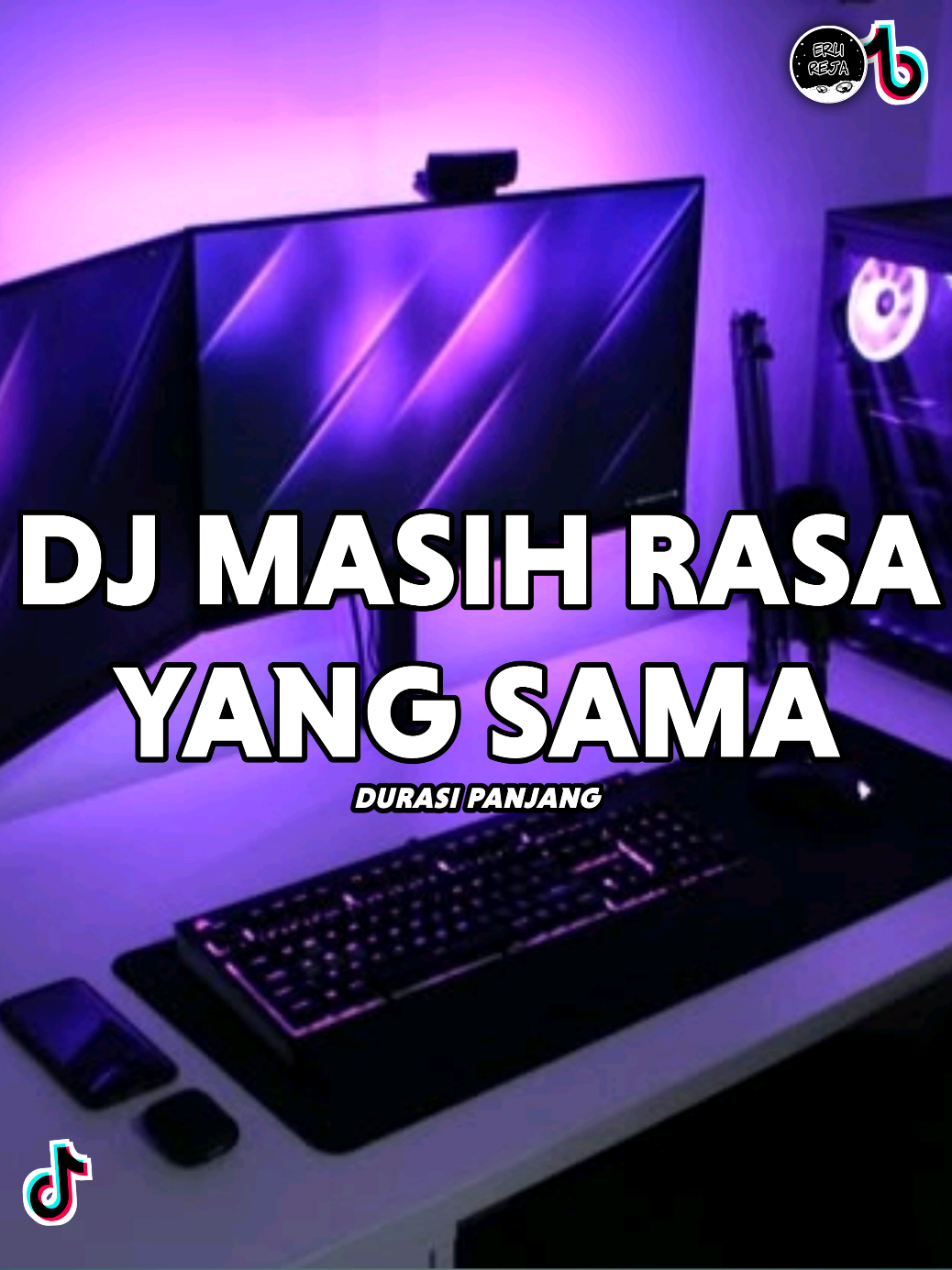 DJ AKU MASIH DISINI MENANTIMU KEMBALI VIRAL TIKTOK [durasi panjang] Lirik ♪ Aku masih disini menantimu kembali Tak pernah niat tuk mencari Pengganti dirimu sayang Yang pernah menenami di kala sedih dan tawa Walau tak lagi bersama Ku masih setia di hati yang sama Semenjak ku berpisah dengan dirimu sayang Ku tak merasakan bahagia Hanya kerana dia ku akhiri semua Asmara yang terjalin lama Kini aku sadari ku tlah salah memilih Izinkanlah aku tuk kembali #erlireja 