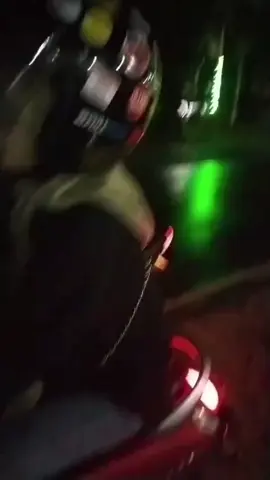 Viral video Seorang pria dapati pacar nya saat keluar boncengan dengan pria lain, langsung video lapor ke ortunya Netizen: pasti sakit di posisi si cowo, udah berjuang untuk halalka malah wanita nya sibu dengan laki