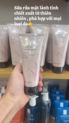 ⚠️ 𝐒𝐔̛̃𝐀 𝐑𝐔̛̉𝐀 𝐌𝐀̣̆𝐓 𝐆𝐀̣𝐎 𝐓𝐇𝐄𝐅𝐀𝐂𝐄 𝐒𝐇𝐎𝐏 ❤️ 👉 Chị em nào muốn dưỡng sáng thì đừng bỏ qua em này nha. Sữa rửa mặt gạo The Face Shop với các thành phần cực kỳ lành tính, thiên nhiên, vì vậy, nó phù hợp với tất cả mọi loại da, kể cả da nhạy cảm. 👉 Ưu điểm: – Dưỡng ẩm và không khô da. – Ko kích ứng da. – Se lỗ chân lông. – Làm cho da mềm mại và mịn. – Có mùi thơm dễ chịu. #xuhướngtiktok2025mớinhất 