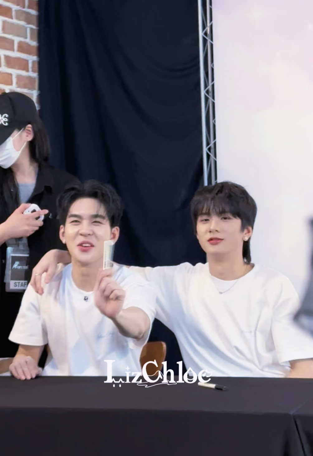 Me: How about Saveauau? Au: No! Save: okay~😆 #auausave #auautnp #savewrg #yoursky #fansign 