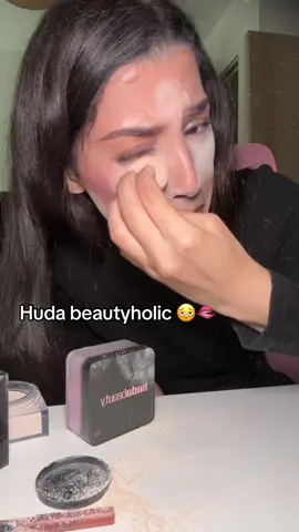 @Huda Beauty @Huda what have you done to me I can’t stop 😭🩷🩷🩷  #hudabeauty #easybake #easyblur #hudabeautyeasybake #fyp 