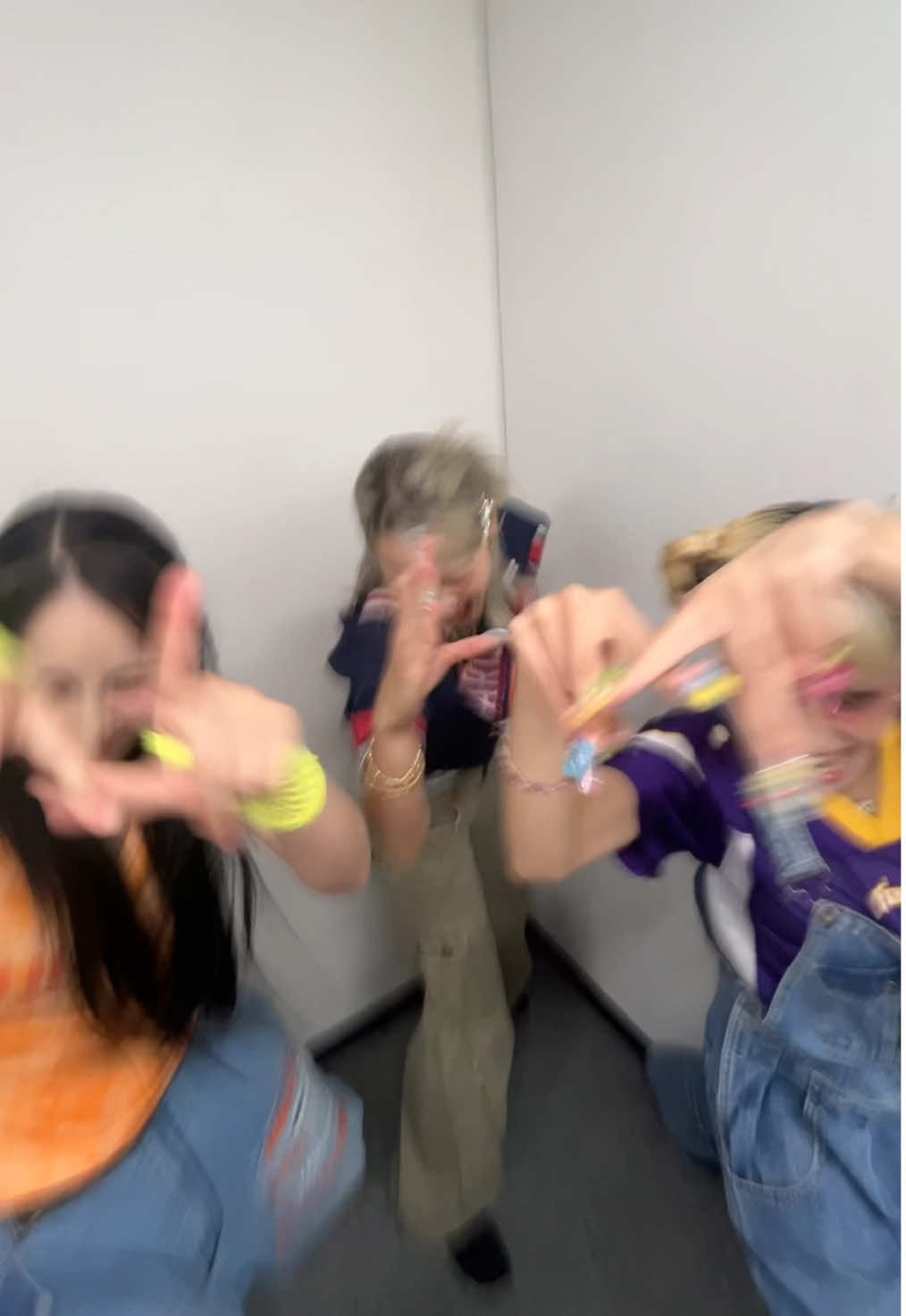 リリイベ折り返しということでやっとみんなに対抗したぞ‼️ （3人とも靴下なの何事笑笑） #UN1CON #UN1CON_GENKI ##NARAE##JOA##MANAMI 