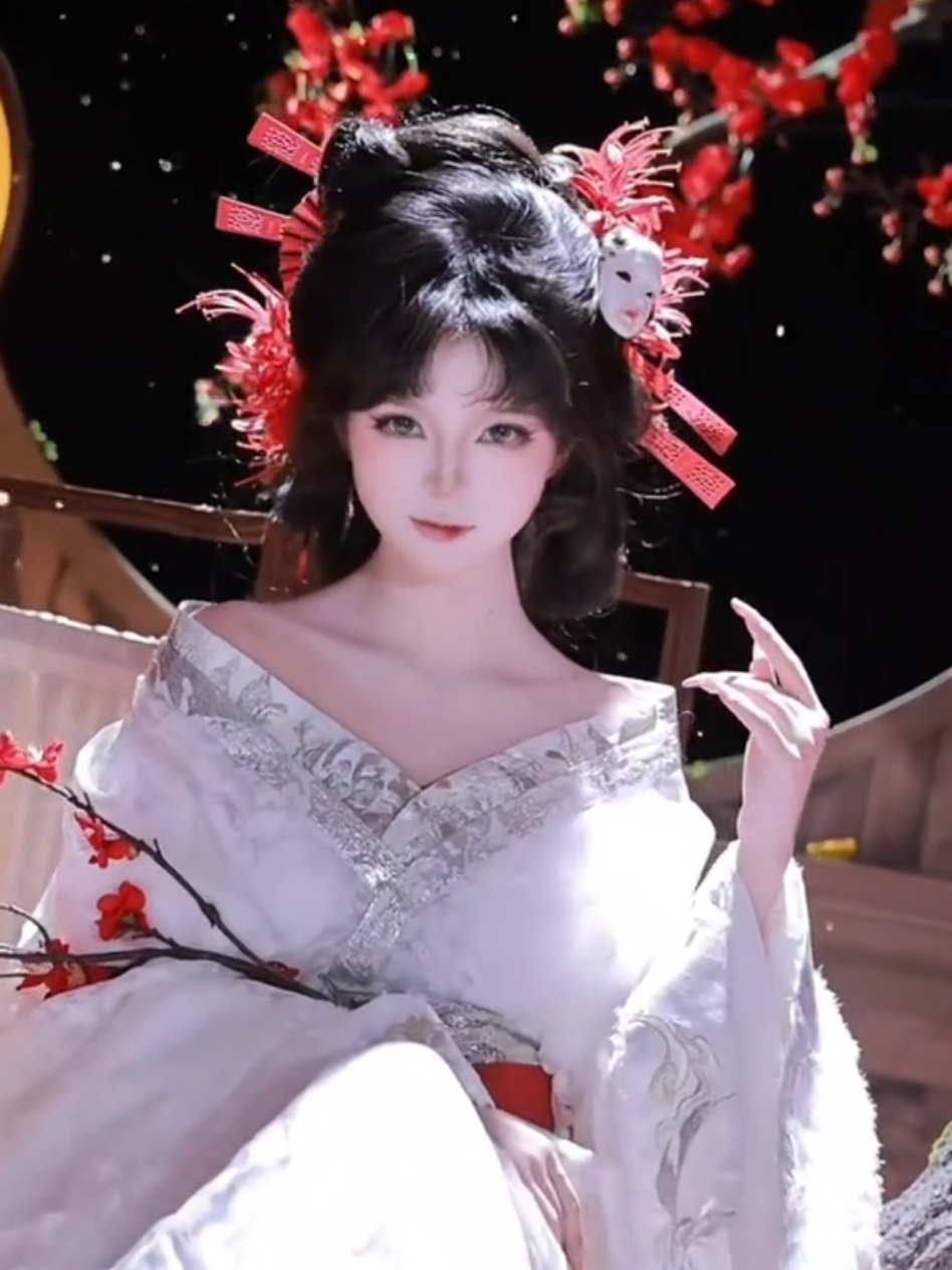 #木骨 捻过花,惹了白,月下举杯敬沧海。