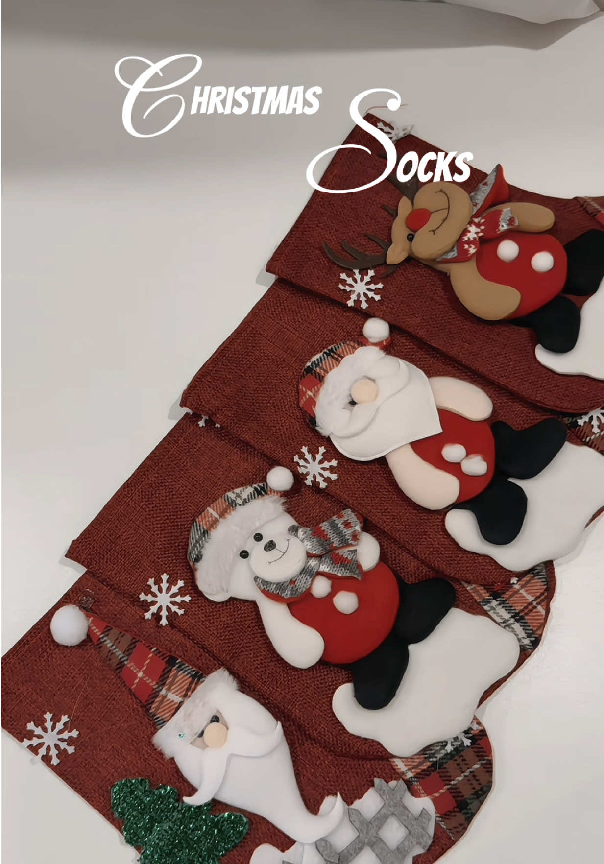Hindi kompleto ang Christmas setup kung wala kang cute na Christmas socks decor #christmassocks #christmasdecor #christmas #decorationideas #christmastiktok 