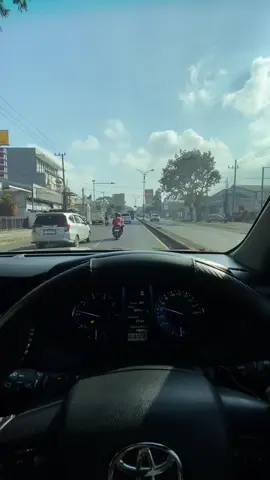 Nyetir + breakbeat paling the best #nyetirmobil #bahanswmu #fortuner #2gd 