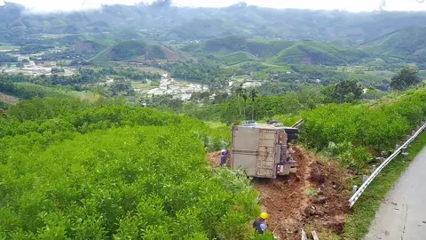 Đèo violak sáng nay… Hên là tài xế không sao #xuhuong #deoviolak #f11s 