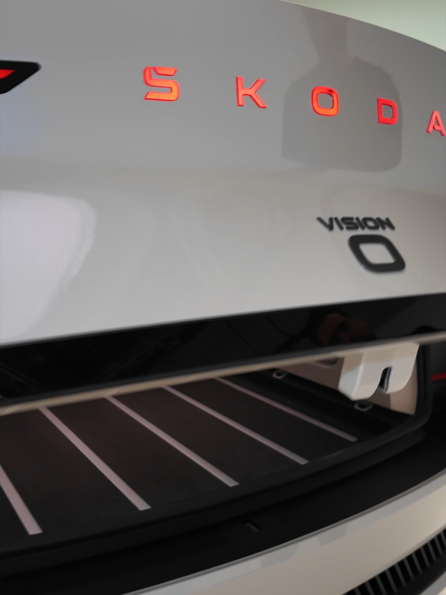 💡Trunk / boot of the next Skoda Superb or Skoda Octavia - or both at the same time? Skoda’s next generation electric estate has a completely new design language in exterior and interior, is 4,85 m 191” long and will feature large batteries 100 kWh plus. The interior comes with recycled fabric and microfibre with 65 % plant share. Boot is 650 l. #skoda #skodasuperb #Skodaoctavia #skodafans