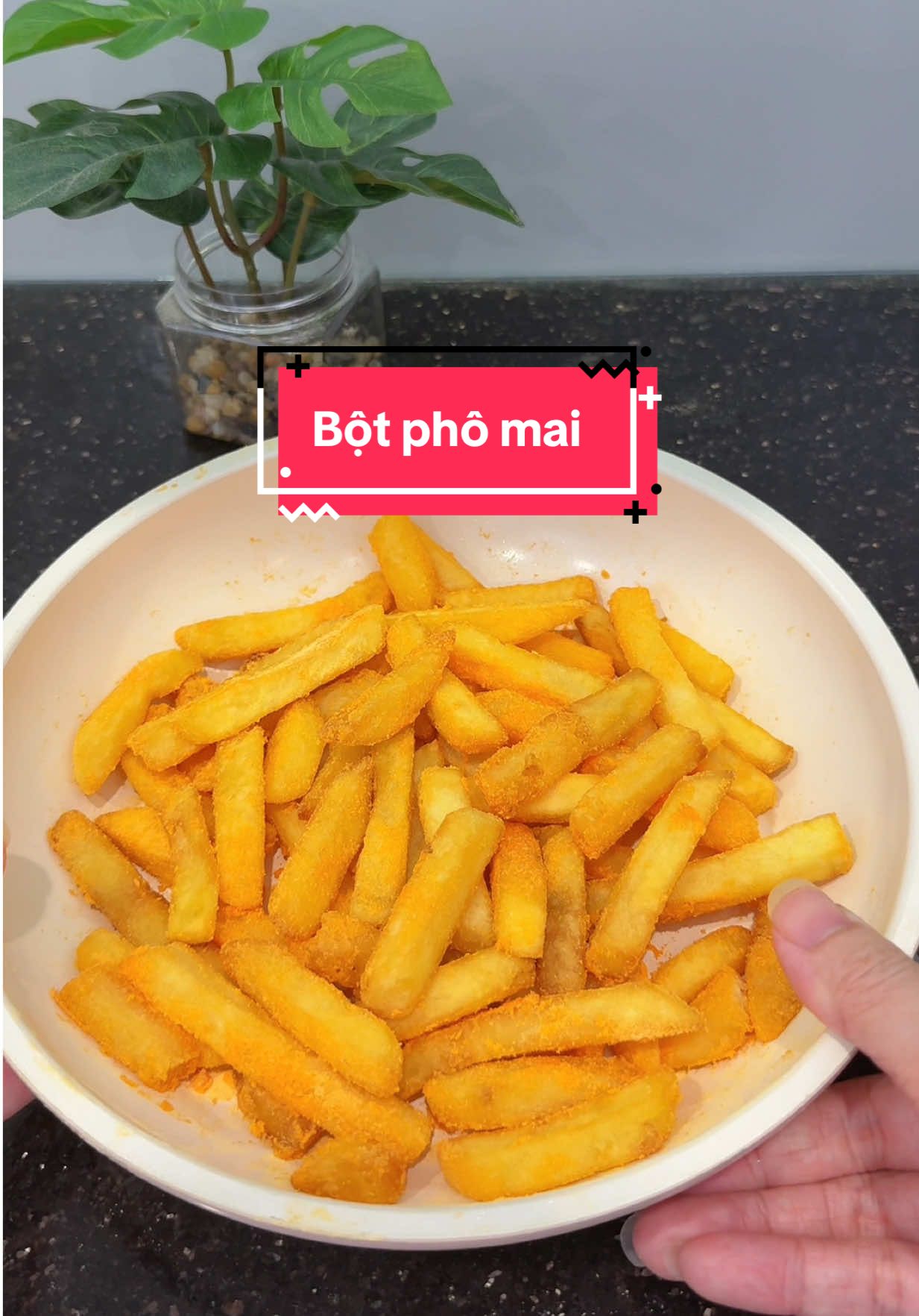 Quán khoai tây chiên lúc nào cũng đông thì ra là có bí quyết, bột phô mai ngon thì khoai lang hay gà lắc cũng cuốn các bác ạ #lacluoichamchi #phomai #khoaitay #food #xuhuong 