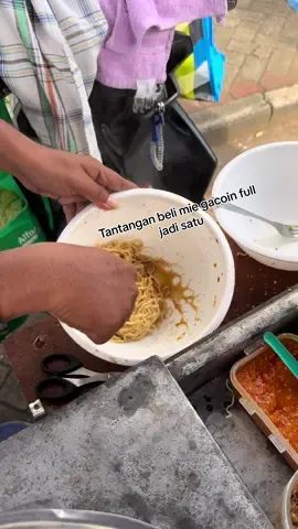 Tantangan beli mie gacoin full jadi satu, mie gacoin, buka : jam 6 pagi - 11 siang, harga : 5 ribu - 15 ribu/porsi, lokasi : cfd Setiabudi Banyumanik Semarang#miegacoan#miegacoin#mielevel#makananviral#kulinerviral