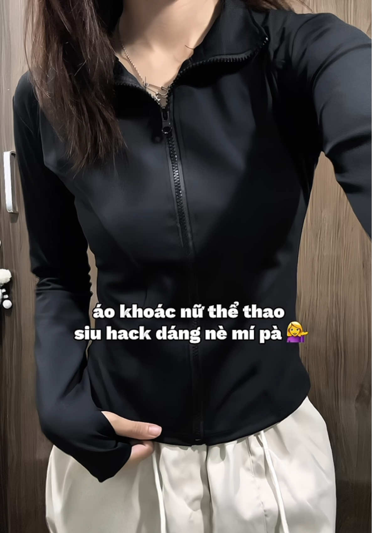 áo khoác thể thao chống nắng ôm body, tôn dáng nè mí pà. Phải nói là qá ưng chất áo lun 🤩  #aokhoac #aokhoacchongnang #aokhoacthethao #review #muataitiktok 