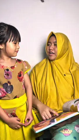 Urusan edukasi anak saya serahkan ke Ibunya. Termasuk buku-buku yang digunakan.   #edukasianak #bukuanak #bukuedukasi #bunda 