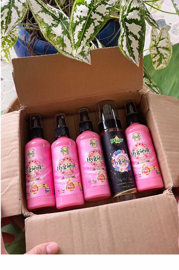 Combo 4 chai xả vải khô hygienC tặng 1chai body mist chỉ chỉ 83k freeship @Em Nhi Nhà Cửa  @Em Nhi Nhà Cửa  @Em Nhi Nhà Cửa  #emnhinhacua #xavaikho #xavaikhohygienc #hygiene #hygienc