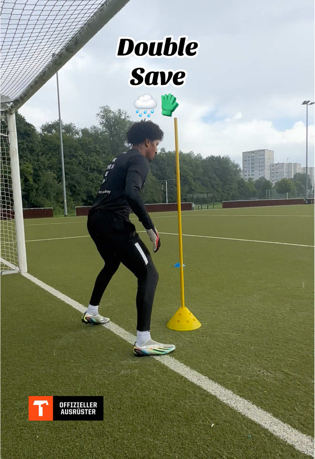 Double Save - Wet Weather Drill 🌧️🧤 w/@Raffa💯  #bestkeep #football #goalkeeper #goalkeepertraining #academykeeper  Equipped by @T1TAN 