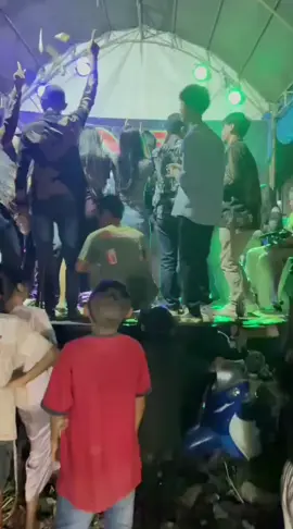 apapun masalah nya gelas retak solusinya.😂 #fy #dangdut #gelasretak 