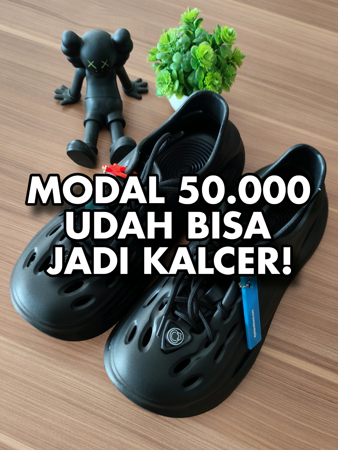 Cuma 50.000 udah bisa bikin outfit kalian jadi tambah kece maksimal !. kata siapa keren harus mahal, ini buktinya 😎😎😎 #sepatumurah  #sandalmurah #sepatukaret 